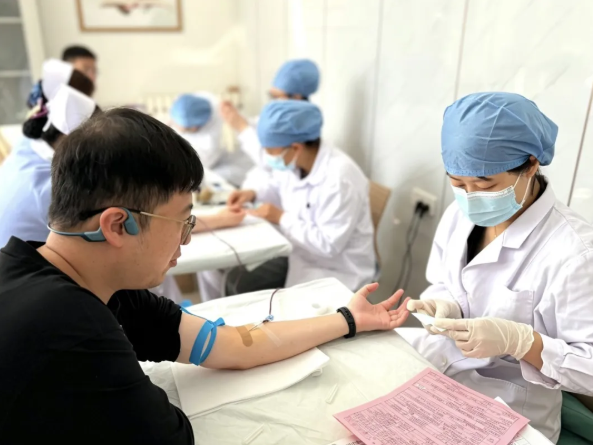 我院组织医务人员开展无偿献血活动